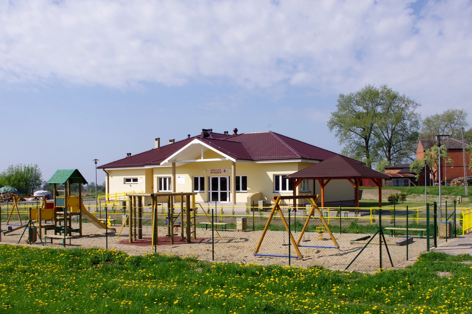 Zdjęcie wykonanej świetlicy wiejskiej w Kozach.